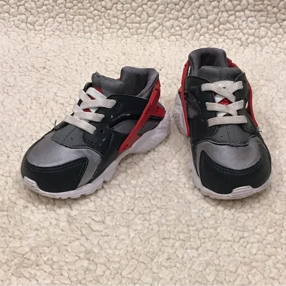 Nike Fashion Athletic Shoes
Toddler Boy or Girl Size 6
Smoke Free Home
Bundle & - Picture 3 of 13